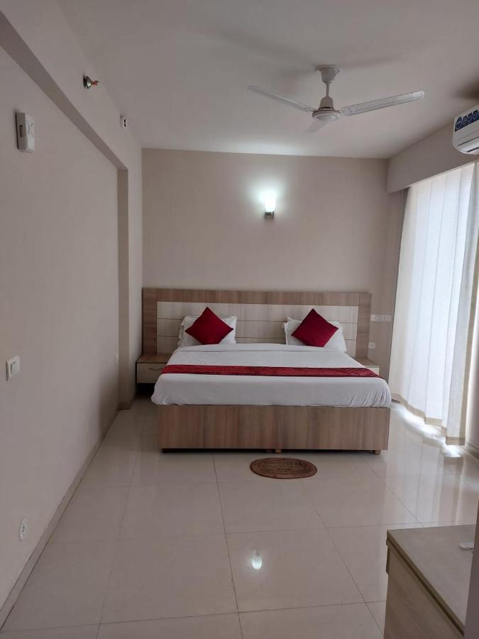 Dubey Homestay - 500 Meter From Temple Vrindāvan Exterior photo